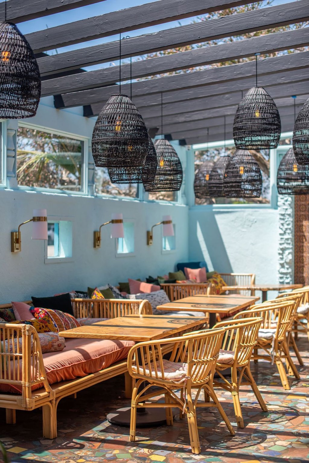 Instagrammable cafe design with rattan pendant lights&nbsp;chandelier.