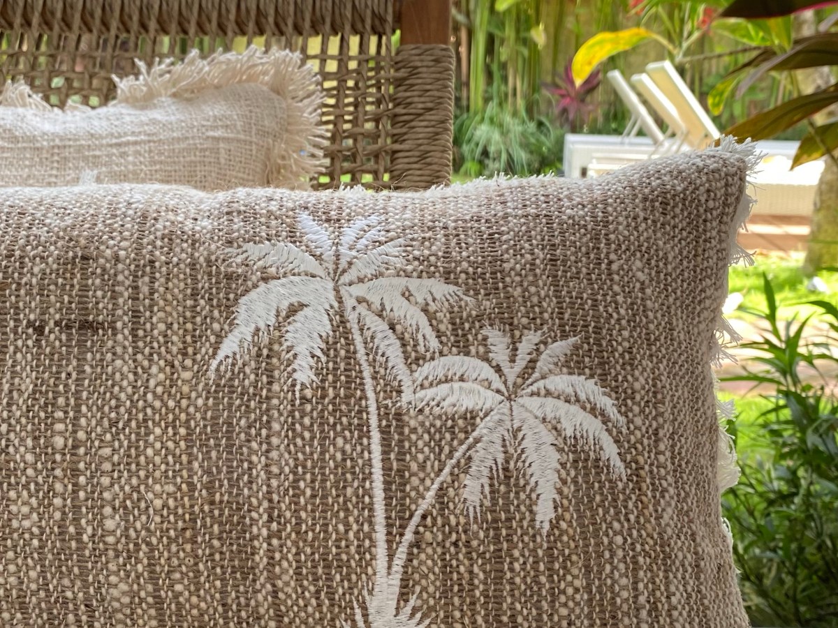 Decorating With Throw&nbsp;Pillows