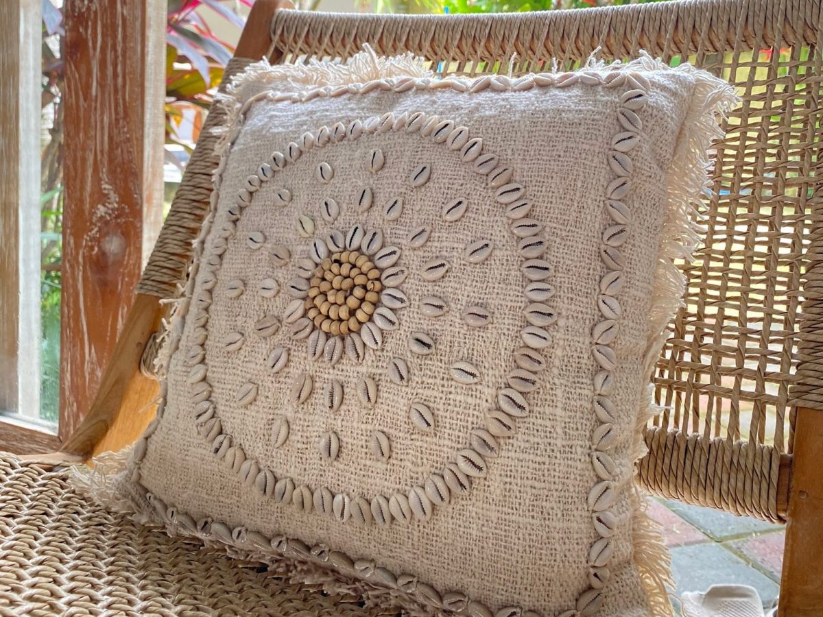 Evidence That Your Home Needs Throw&nbsp;Pillows