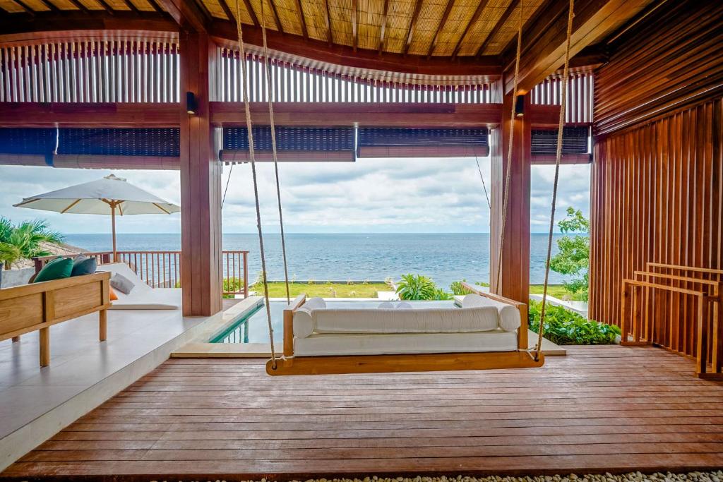 A Masterclass in Modern Tropical&nbsp;Minimalism