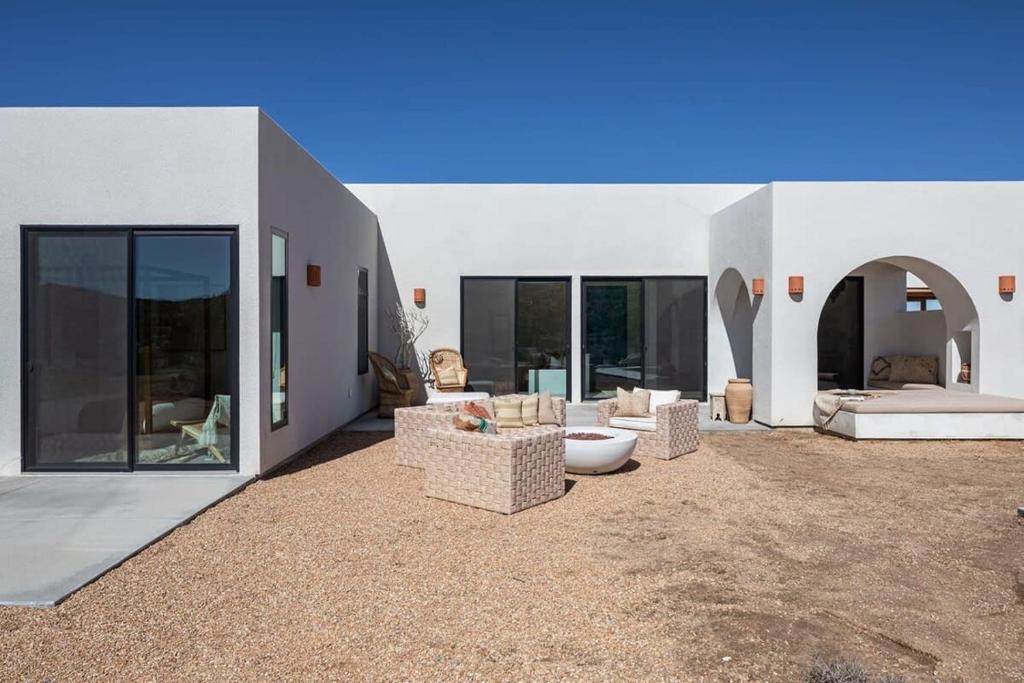 Gallery image of this property