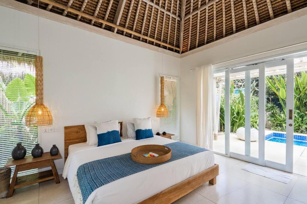 Cama o camas de una habitación en Villa Sari Nusa Lembongan - Three bedroom Villa