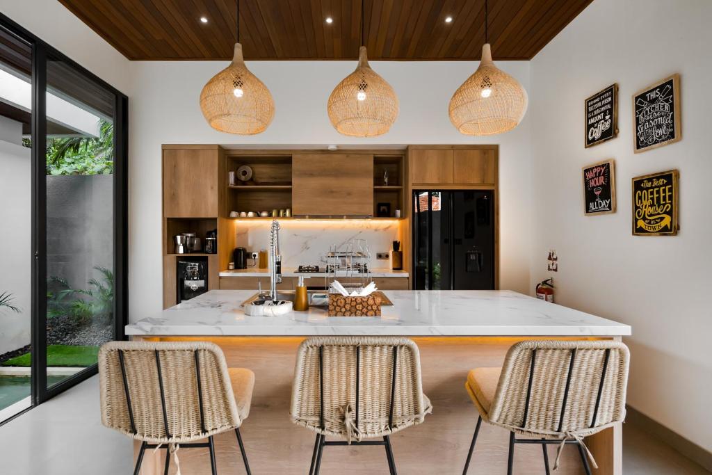 Dapur atau dapur kecil di Villa Lumen by BaliSuperHost