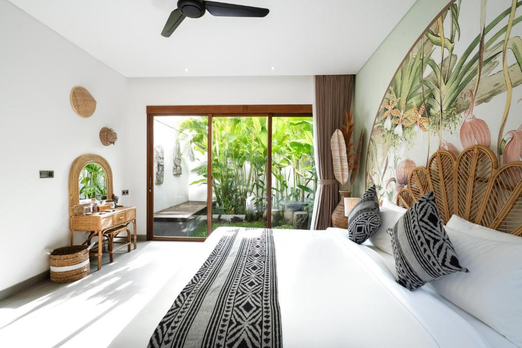 Tempat tidur dalam kamar di Villa Arroyo by BaliSuperHost