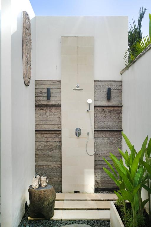 Kamar mandi di Villa Arroyo by BaliSuperHost