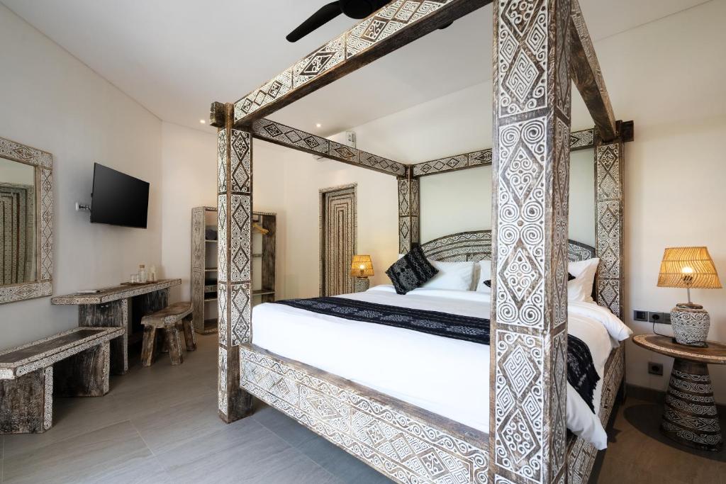 Tempat tidur dalam kamar di Villa Arroyo by BaliSuperHost