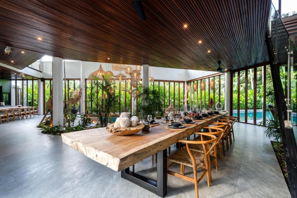 Kolam renang di atau di dekat Villa Arroyo by BaliSuperHost