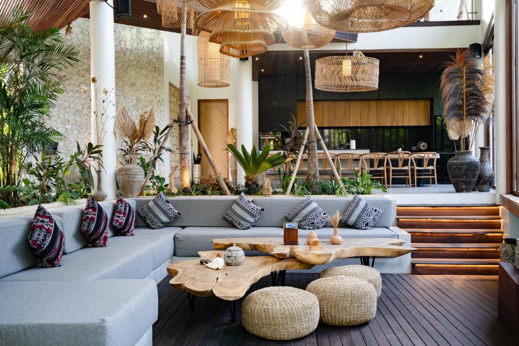 Area tempat duduk di Villa Arroyo by BaliSuperHost