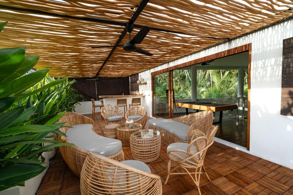 Area tempat duduk di Villa Arroyo by BaliSuperHost