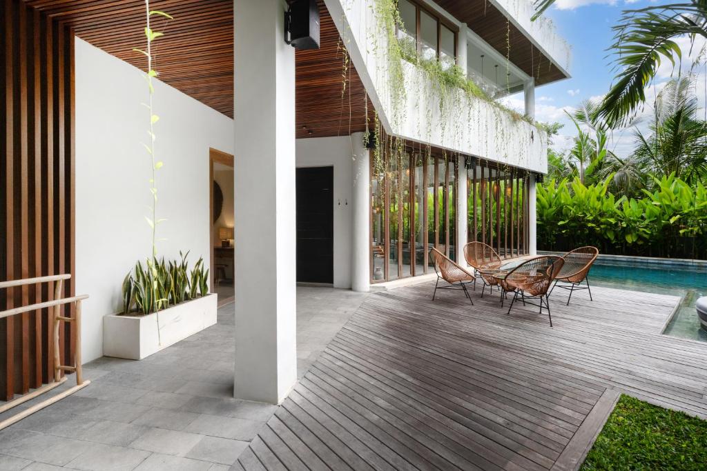 Kolam renang di atau di dekat Villa Arroyo by BaliSuperHost