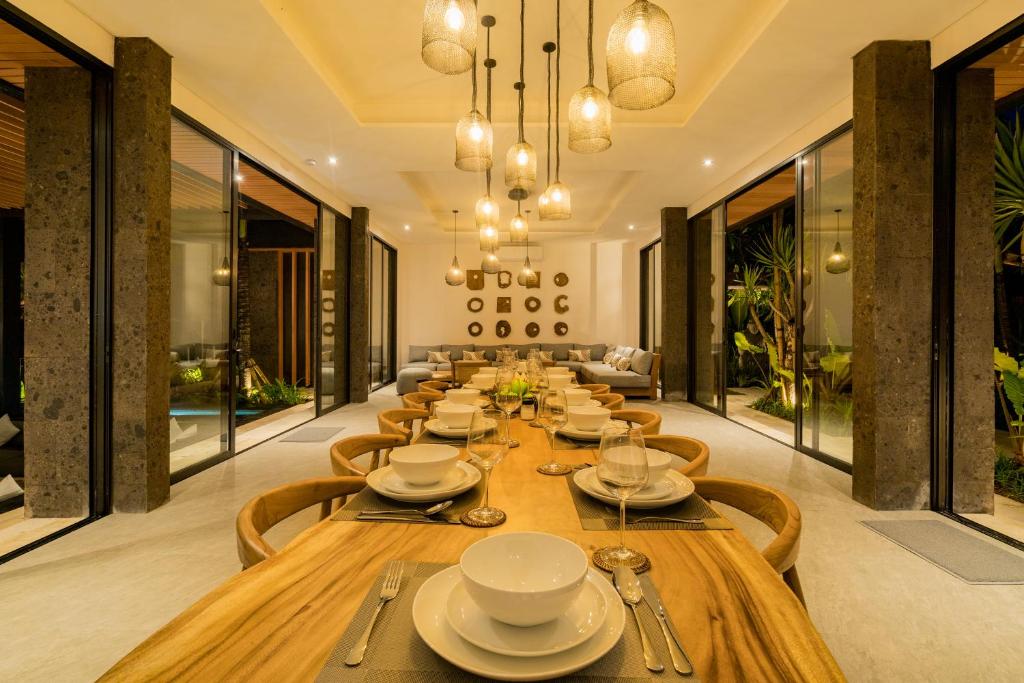 Restoran atau tempat makan lain di Villa Kia Ora by BaliSuperHost