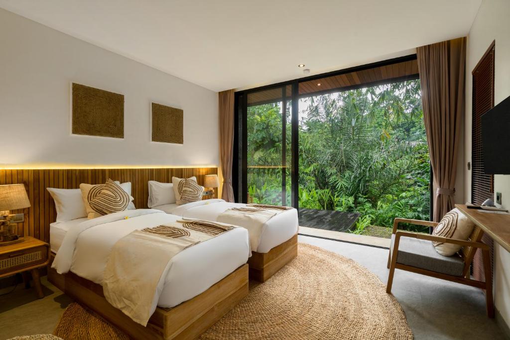 Tempat tidur dalam kamar di Villa Kia Ora by BaliSuperHost
