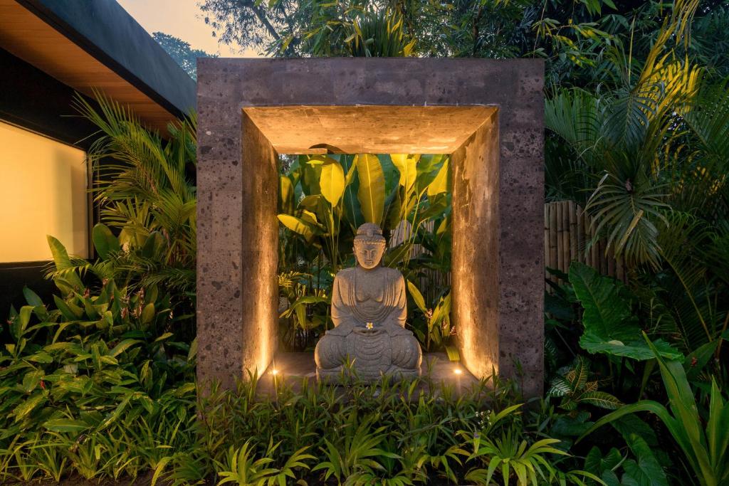 Kebun di luar Villa Kia Ora by BaliSuperHost