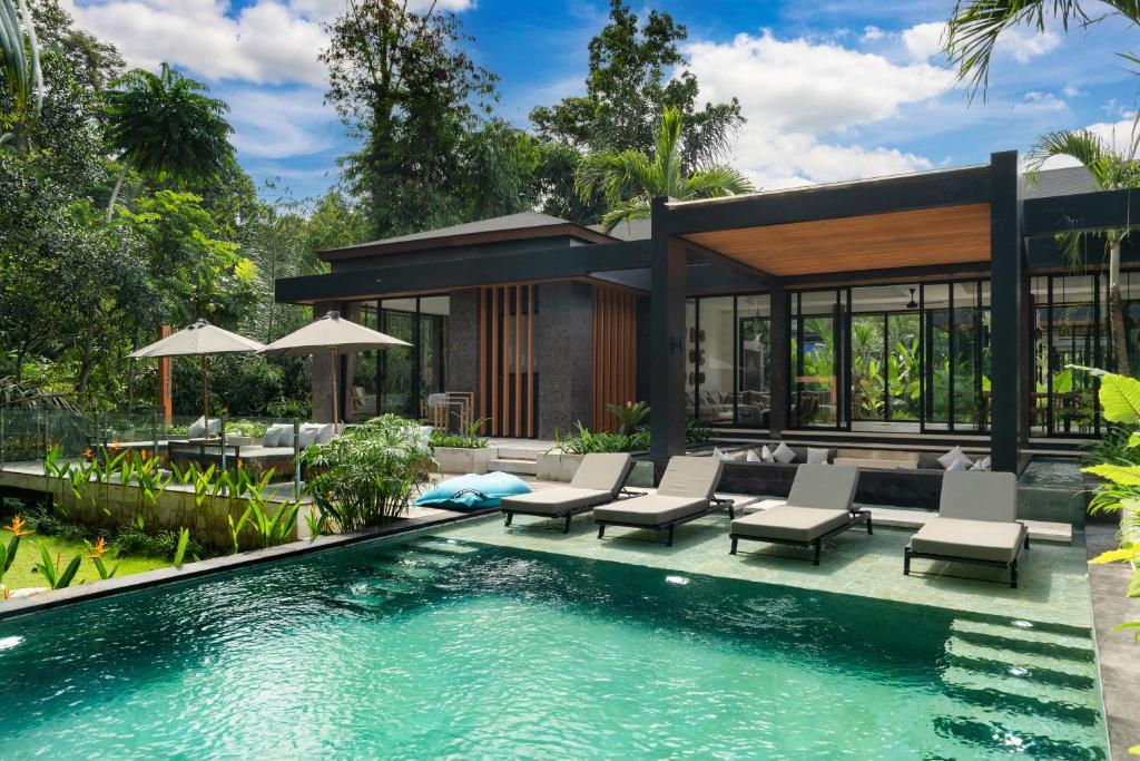 Kolam renang di atau di dekat Villa Kia Ora by BaliSuperHost