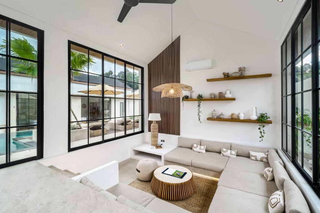 Area tempat duduk di Asmara by BaliSuperHost