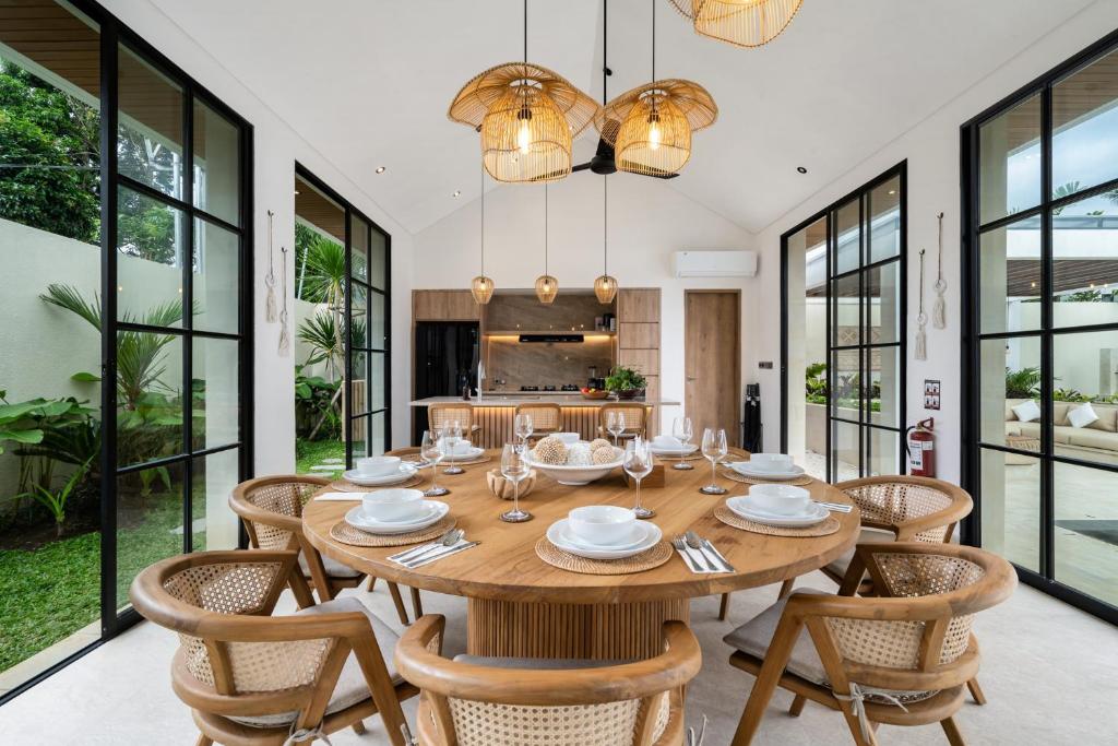 Area tempat duduk di Asmara by BaliSuperHost