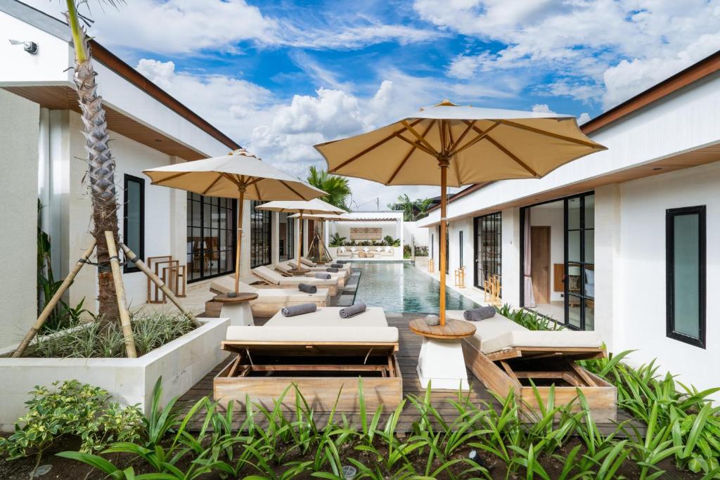 Area tempat duduk di Asmara by BaliSuperHost