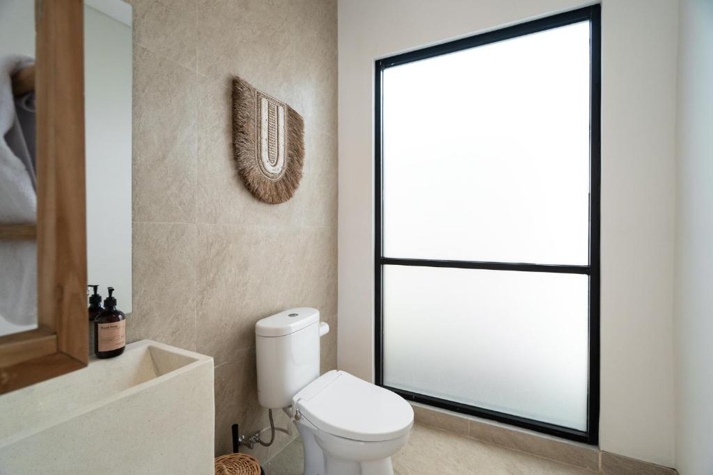 Kamar mandi di Asmara by BaliSuperHost