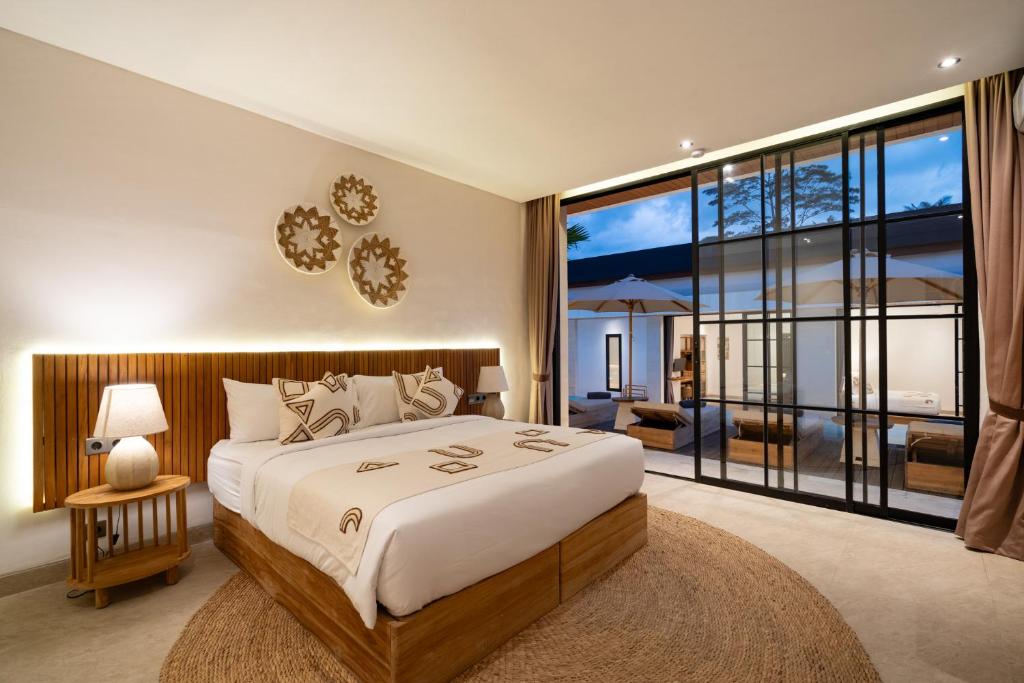 Tempat tidur dalam kamar di Asmara by BaliSuperHost