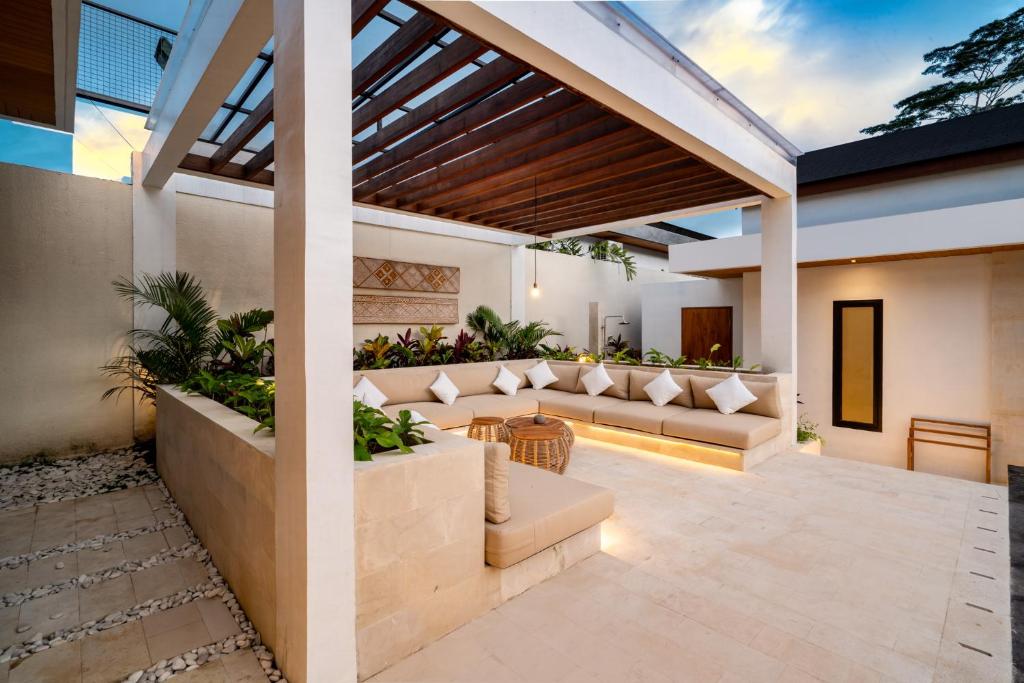 Area tempat duduk di Asmara by BaliSuperHost