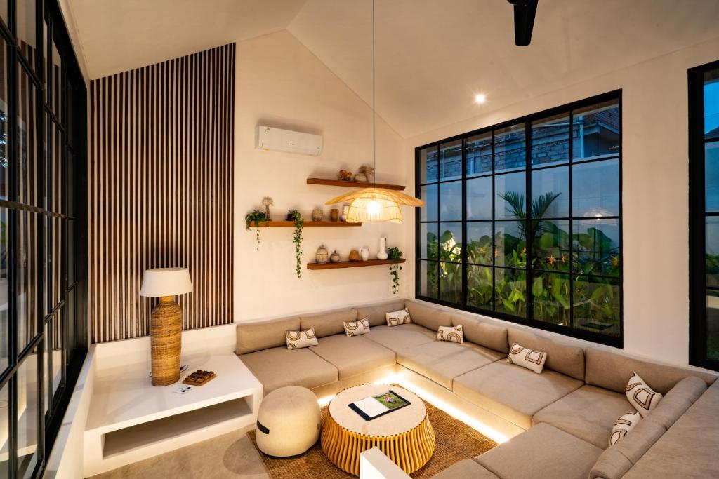 Area tempat duduk di Asmara by BaliSuperHost