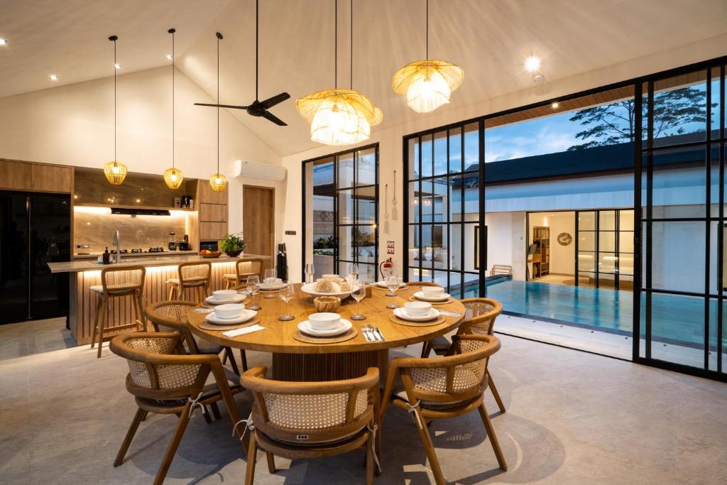 Kolam renang di atau di dekat Asmara by BaliSuperHost