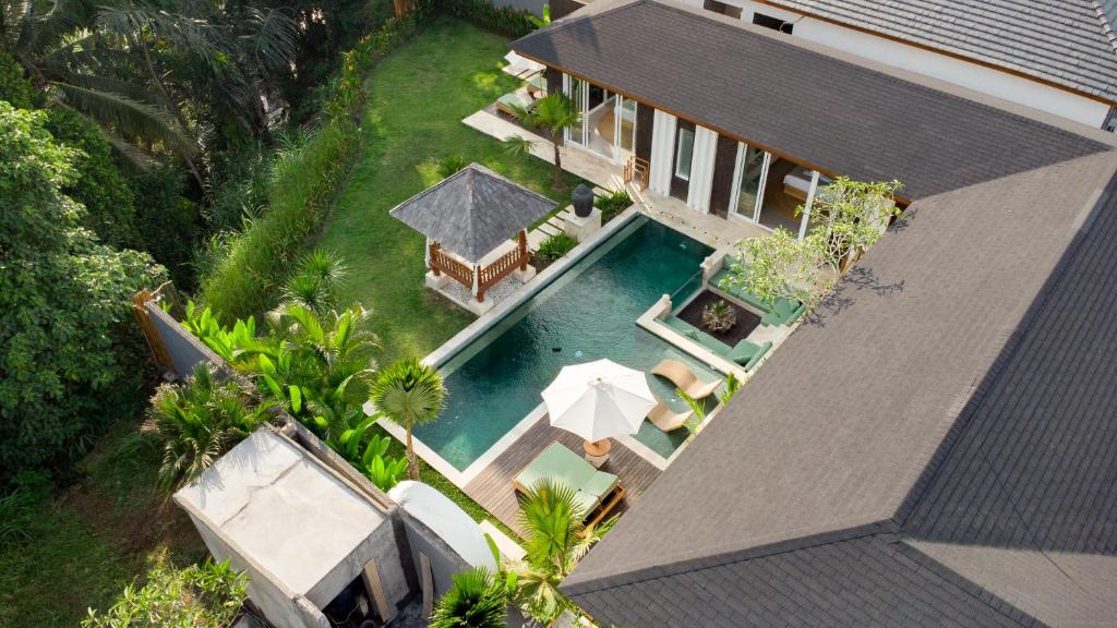 Kolam renang di atau di dekat Villa Myassa by BaliSuperHost