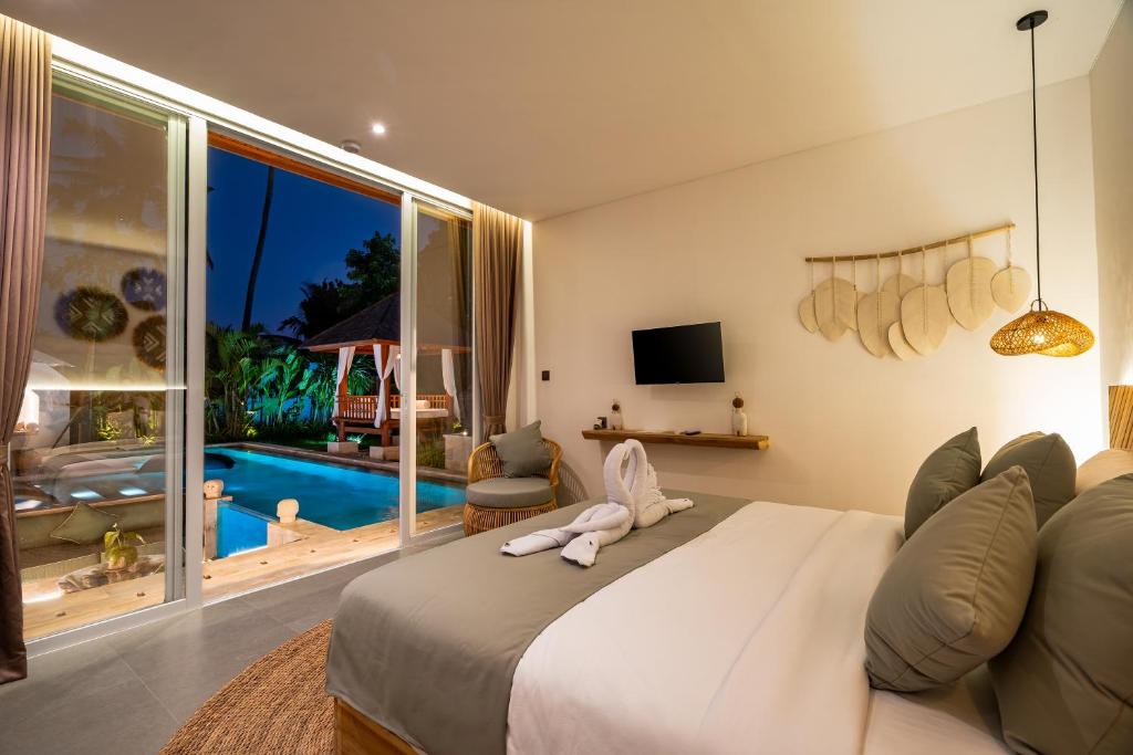 Kolam renang di atau di dekat Villa Myassa by BaliSuperHost