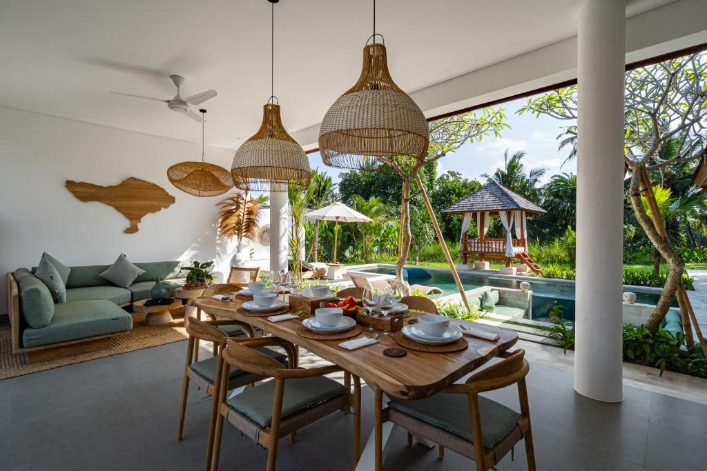Area tempat duduk di Villa Myassa by BaliSuperHost