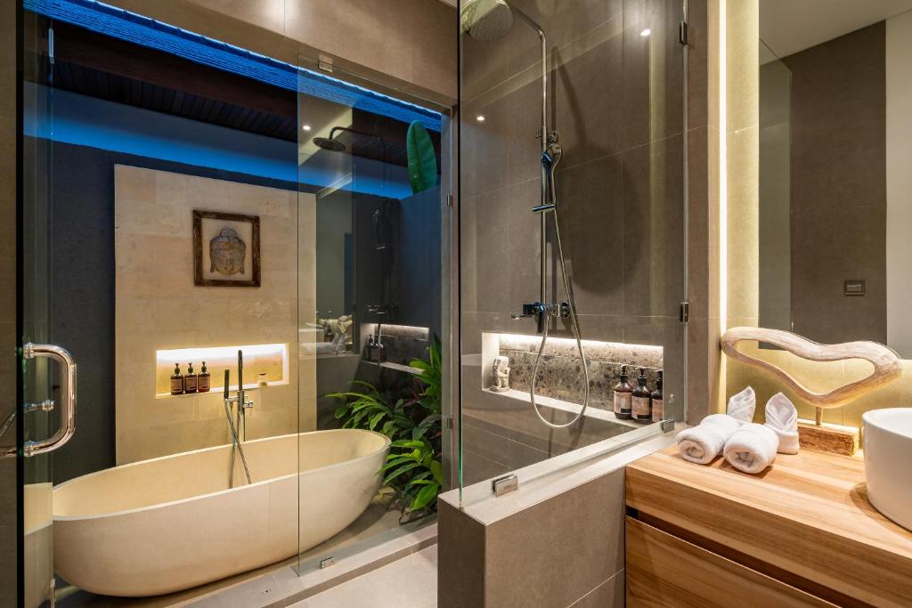 Kamar mandi di Villa Myassa by BaliSuperHost