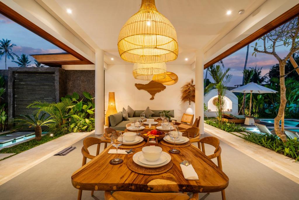 Kebun di luar Villa Myassa by BaliSuperHost