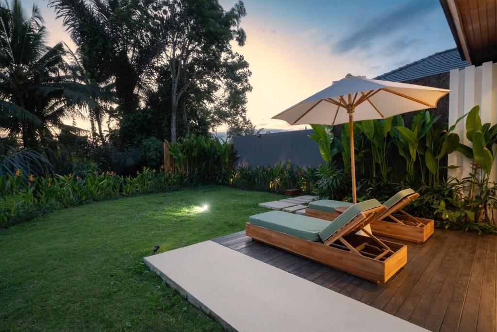Kebun di luar Villa Myassa by BaliSuperHost