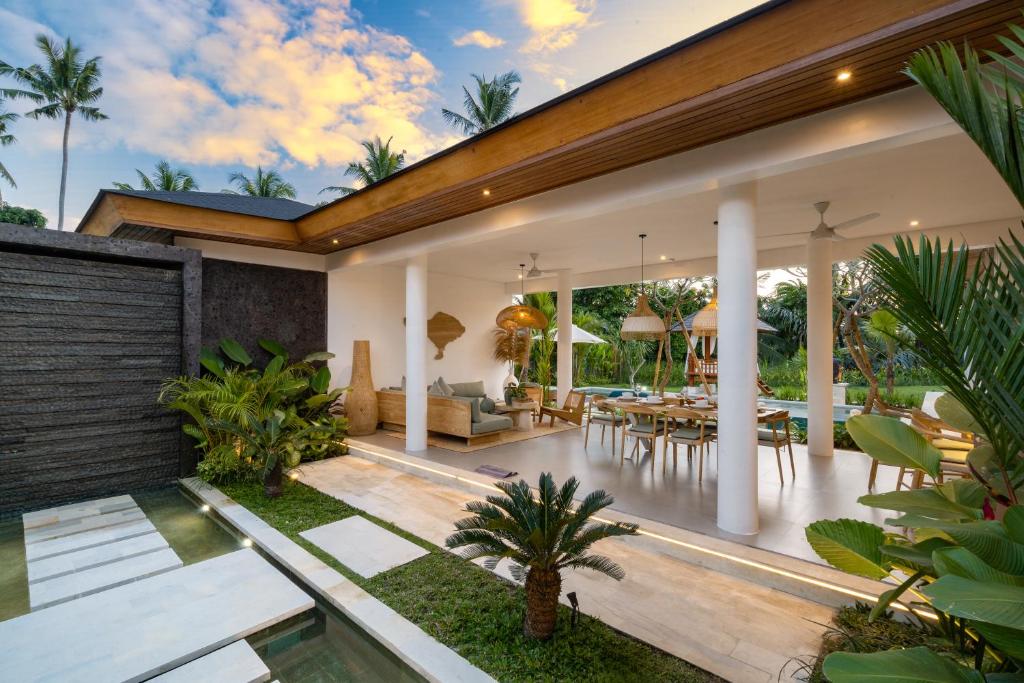 Kebun di luar Villa Myassa by BaliSuperHost