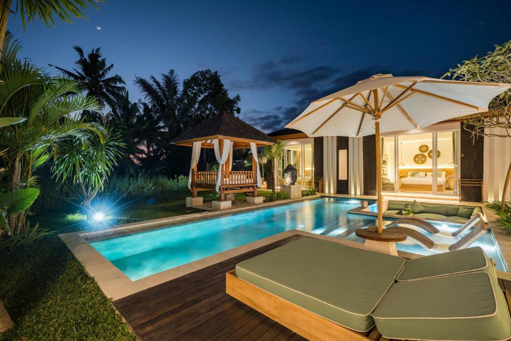 Kolam renang di atau di dekat Villa Myassa by BaliSuperHost