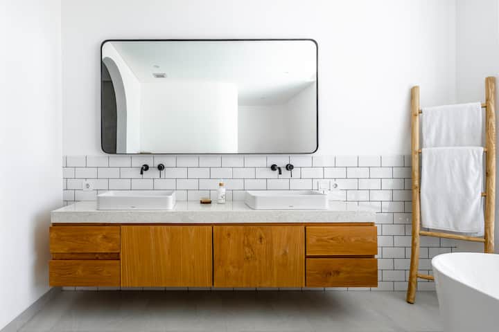 Full bathroom 3 image 1