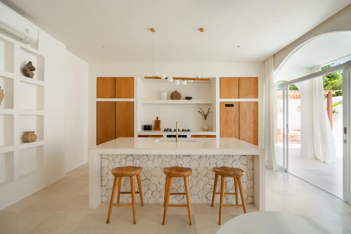 Full kitchen image 1