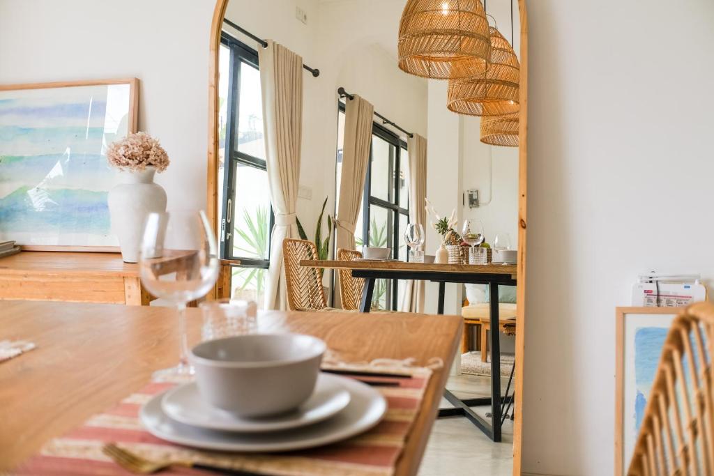 a dining room with a table with a cup on it at Villa Naia Berawa in Canggu