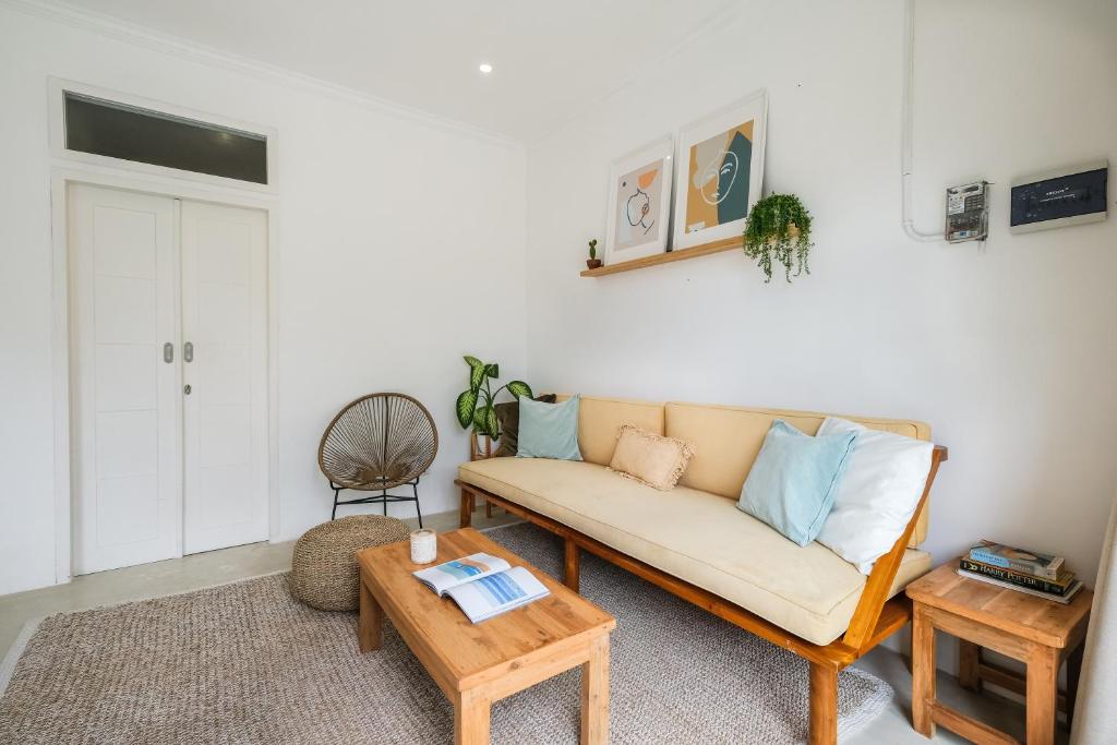 a living room with a couch and a table at Villa Naia Berawa in Canggu