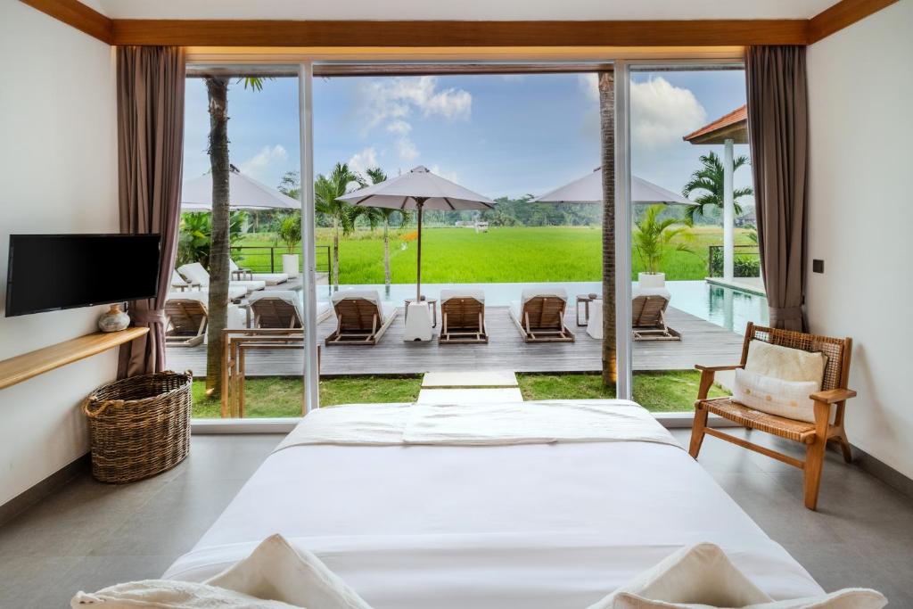 Televisi dan/atau pusat hiburan di Villa Noemie by BaliSuperHost