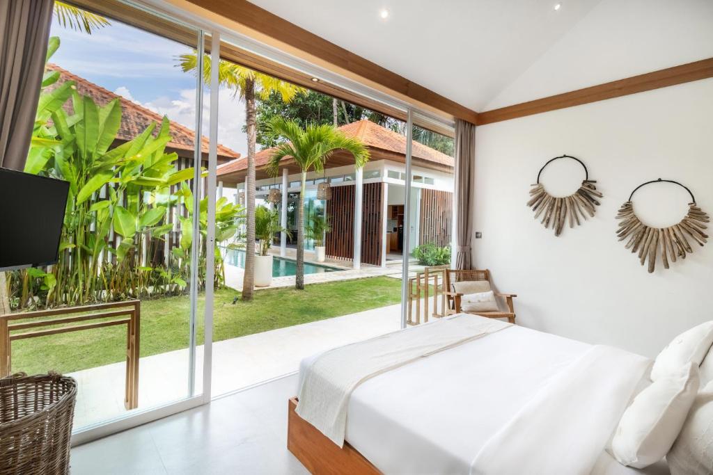 Kebun di luar Villa Noemie by BaliSuperHost