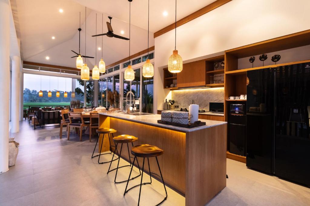 Dapur atau dapur kecil di Villa Noemie by BaliSuperHost