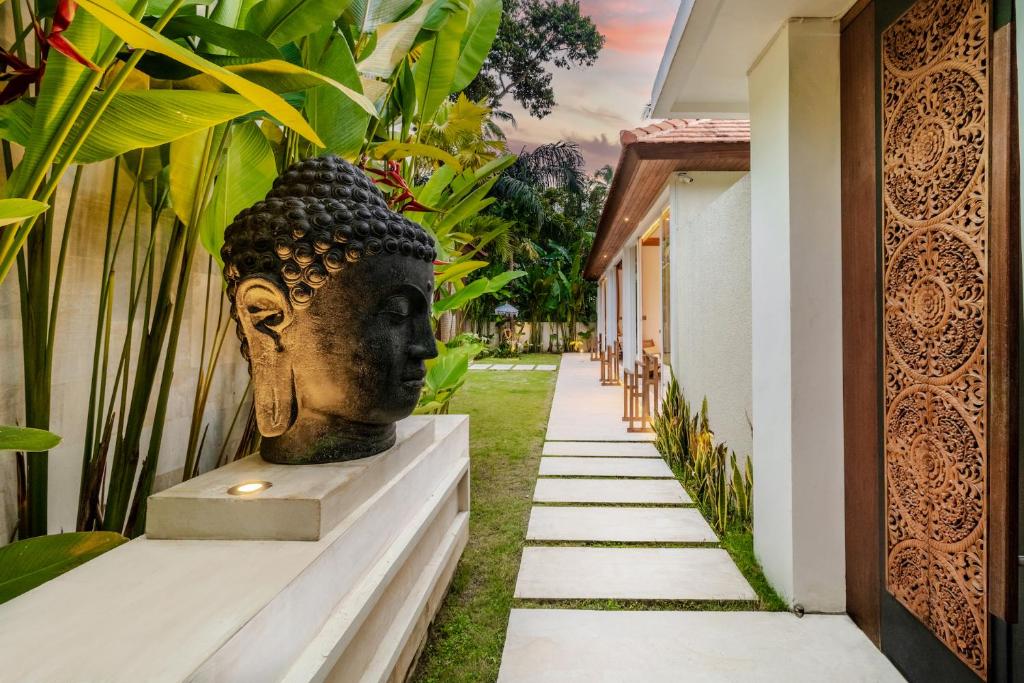 Kebun di luar Villa Noemie by BaliSuperHost