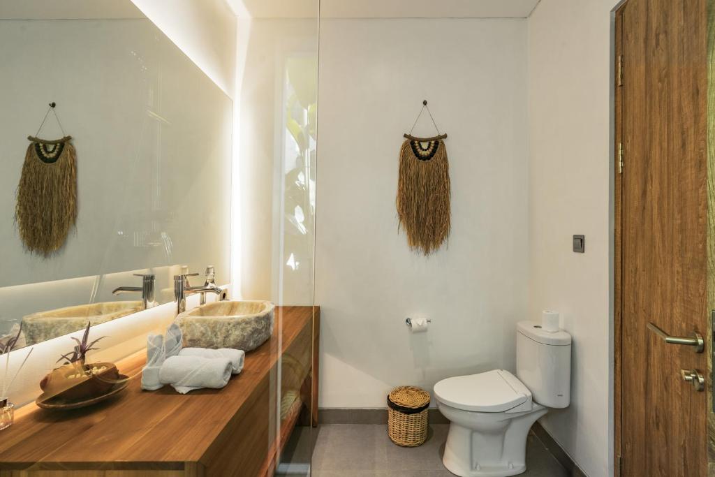 Kamar mandi di Villa Enjoy Forest by BaliSuperHost