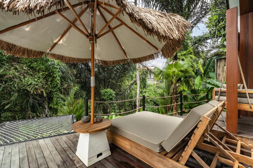 Kebun di luar Villa Enjoy Forest by BaliSuperHost