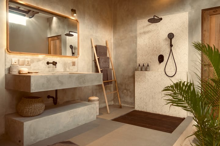 Full bathroom 1 image 1