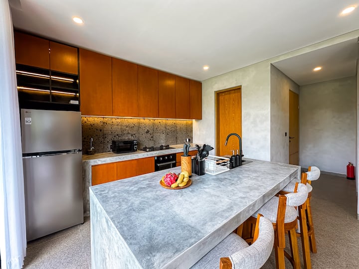 Full kitchen image 2